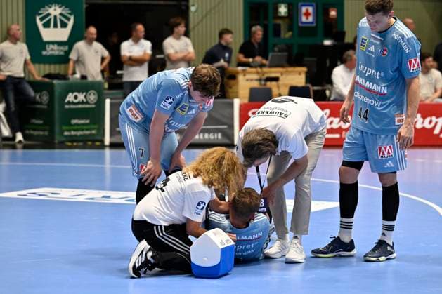 GER, 1.HBL, BHC06, BHC06 - HC Erlangen 03.09. 2025,Wuppertal ,Unihalle, GER, 1.Liqui Moly HBL, BHC06 - HC Erlangen 1.Liqui Moly HBL regulations prohibit any use of photographs as image sequences and or quasi-video im Bild Sander Andreassen Overjordet ( HC Erlangen 6 ) wird behandelt.