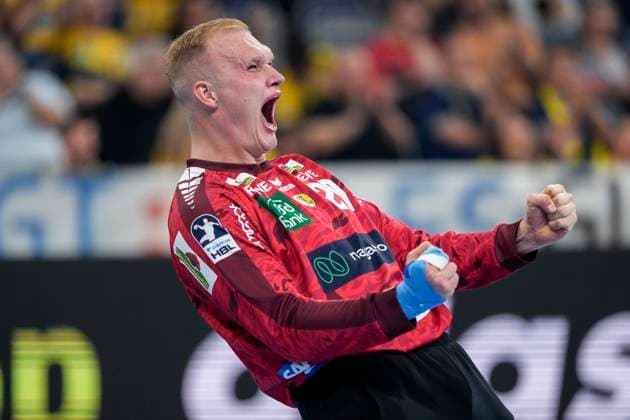 David Späth (Torwart, RNL, 29), Spieler der Rhein-Neckar-Löwen, Einzelbild, Einzelfoto, Aktion, Action, Jubel, jubeln, jubelt, celebration, Freude, freuen, freut sich, zuversichtlich, optimistisch, positiv, Spielszene, 03.09.2025, Mannheim (Deutschland), Handball, Bundesliga, Rhein-Neckar Löwen - TSV GWD Minden *** David Späth goalkeeper, RNL, 29 , Rhein Neckar Löwen player, single picture, single photo, action, cheer, cheers, cheers, celebration, joy, rejoice, rejoicing, confident, optimistic, positive, game scene, 03 09 2025, Mannheim Germany , Handball, Bundesliga, Rhein Neckar Löwen TSV GWD Minden xozx