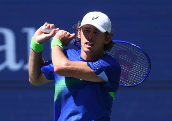 2025 US Open Tennis Championships, Day Eleven, Billy Jean-King Tennis Centre, Flushing Meadows, New York, USA, 03 09 2025 Alex de Minaur (AUS) in action during his Quarter Final match against Felix Auger-Aliassime (CAN) in the 2025 US Open at Flushing Meadows New York Billy Jean King Tennis Centre, Flushing Meadows New York USA Copyright: xMarkxGreenwoodx