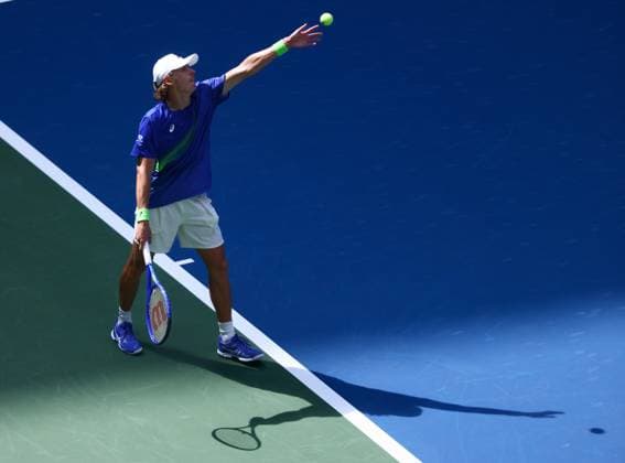 2025 US Open Tennis Championships, Day Eleven, Billy Jean-King Tennis Centre, Flushing Meadows, New York, USA, 03 09 2025 Alex de Minaur (AUS) in action during his Quarter Final match against Felix Auger-Aliassime (CAN) in the 2025 US Open at Flushing Meadows New York Billy Jean King Tennis Centre, Flushing Meadows New York USA Copyright: xMarkxGreenwoodx