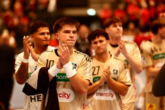 Handball 1. Handball-Bundesliga, DAIKIN HBL 2025 2026 - Handball Verein Hamburg (HSVH) vs. TSV Hannover-Burgdorf Schlussjubel mit Renars Uscins (Hannover) vorne . Sporthalle Hamburg Hamburg Foto: Frank Schoof
