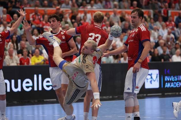 GER, xFSx, Hamburg,1. Daikin HBL Handball Bundesliga, Herren ,Saison 2025 2026 ,DHB, 2. Spieltag , HSV Handball vs TSV Hannover-Burgdorf, in der Sporthalle Hamburg , 03.09.2025 , v.l. Justus Fischer (54, TSV Hannover Burgdorf) wirft den Ball aufs Tor Copyright: HMBxMedia FernandoxSoares
