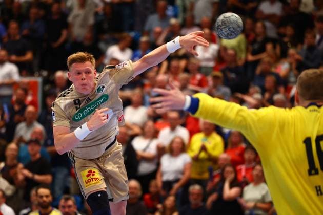 Handball I Herren I Saison 2025 2026 I Bundesliga I 2. Spieltag I HSV Hamburg - TSV Hannover-Burgdorf I 03.09.2025 Vihelm Poulsen (9, TSV Hannover-Burgdorf) Robin Haug (16, HSV Hamburg) Hamburg Alsterdorfer Sporthalle Hamburg Deutschland Copyright: xLobeca RalfxHomburgx