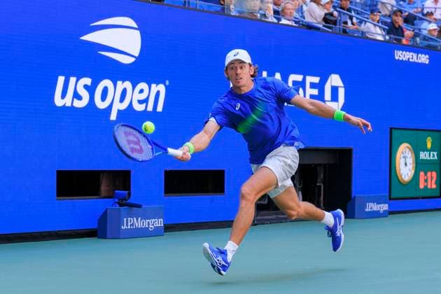 September 3, 2025, Flushing Meadows, New York, USA: Alex de Minaur reaches for a forehand during a match against Felix Auger-Aliassime on Day 11 of the 2025 US Open at USTA Billie Jean King National Tennis Center on Wednesday September 3, 2025 in the Flushing neighborhood of the Queens borough of New York City. JAVIER ROJAS PI Flushing Meadows USA - ZUMAp124 20250903_zaa_p124_042 Copyright: xJavierxRojasx