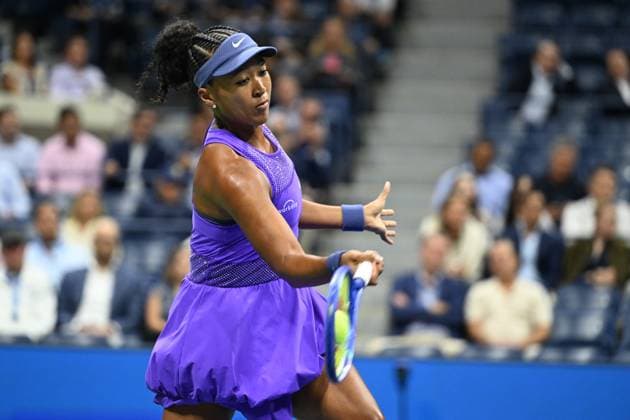 (250904) -- NEW YORK, Sept. 4, 2025 -- Osaka Naomi hits a return during the women s singles quarterfinal match between Osaka Naomi of Japan and Karolina Muchova of the Czech Republic at the 2025 US Open tennis championships in New York, the United States, Sept. 3, 2025. ) (SP)U.S.-NEW YORK-TENNIS-US OPEN-WOMEN S SINGLES-QUARTERFINALS LixRui 