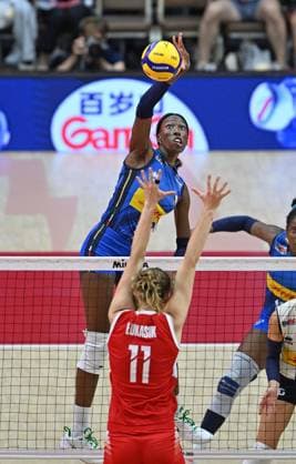 (250904) -- BANGKOK, Sept. 4, 2025 -- Paola Ogechi Egonu (top) of Italy spikes the ball during the quarterfinal match between Italy and Poland at the Volleyball Women s World Championship, WM, Weltmeisterschaft in Bangkok, Thailand, Sept. 3, 2025. ) (SP)THAILAND-BANGKOK-VOLLEYBALL-WOMEN S WORLD CHAMPIONSHIP-ITALY VS POLAND HouxZhaokang 