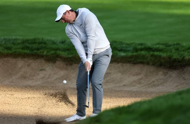 2025 Amgen Irish Open, The K Club, Kildare 4 9 2025 Rory McIlroy plays out a bunker on the 10th Rory McIlroy plays out a bunker on the 10th 4 9 2025  Copyright: x INPHO BryanxKeanex INP_2336