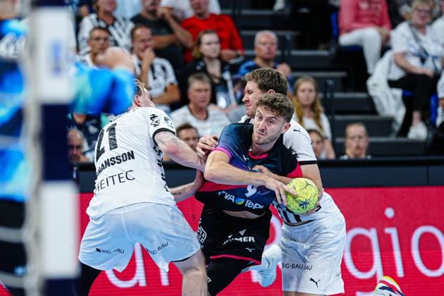 Eric Johansson (THW Kiel, 21), Niklas Theiss (HSG Wetzlar, 09), Magnus Landin (THW Kiel, 07) GER, THW Kiel vs. HSG Wetzlar, Handball, 1. Bundesliga, Spieltag 2, Saison 2025 2026, 03.09.2025 GER, THW Kiel vs. HSG Wetzlar, Handball, 1. Bundesliga, Spieltag 2, Saison 2025 2026, 03.09.2025 Kiel Copyright: xEibner-Pressefoto MarcelxvonxFehrnx EP_MFN