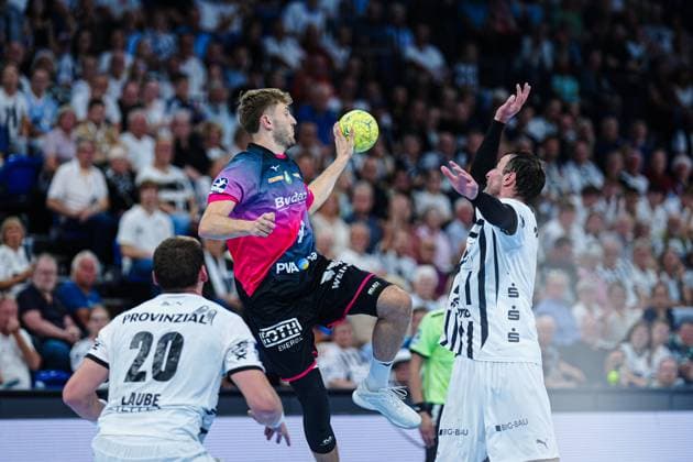 Lucas Laube (THW Kiel, 20), Niklas Theiss (HSG Wetzlar, 09), Domagoj Duvnjak (THW Kiel, 04) GER, THW Kiel vs. HSG Wetzlar, Handball, 1. Bundesliga, Spieltag 2, Saison 2025 2026, 03.09.2025 GER, THW Kiel vs. HSG Wetzlar, Handball, 1. Bundesliga, Spieltag 2, Saison 2025 2026, 03.09.2025 Kiel Copyright: xEibner-Pressefoto MarcelxvonxFehrnx EP_MFN
