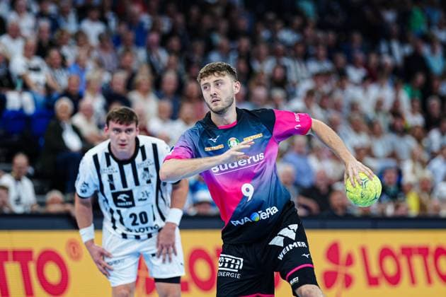 7 Meter Wurf Tor Niklas Theiss (HSG Wetzlar, 09) GER, THW Kiel vs. HSG Wetzlar, Handball, 1. Bundesliga, Spieltag 2, Saison 2025 2026, 03.09.2025 GER, THW Kiel vs. HSG Wetzlar, Handball, 1. Bundesliga, Spieltag 2, Saison 2025 2026, 03.09.2025 Kiel Copyright: xEibner-Pressefoto MarcelxvonxFehrnx EP_MFN