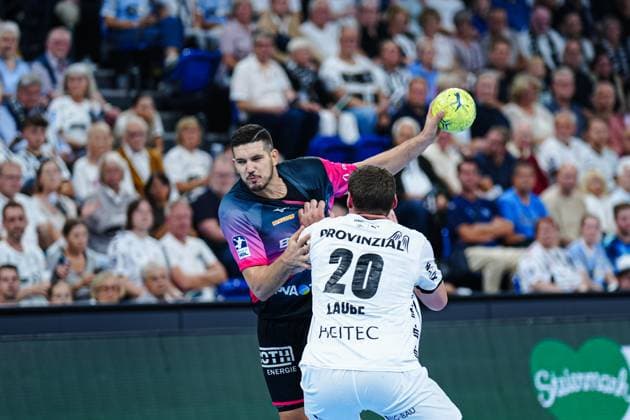 Stefan Cavor (HSG Wetzlar, 77), Lucas Laube (THW Kiel, 20) GER, THW Kiel vs. HSG Wetzlar, Handball, 1. Bundesliga, Spieltag 2, Saison 2025 2026, 03.09.2025 GER, THW Kiel vs. HSG Wetzlar, Handball, 1. Bundesliga, Spieltag 2, Saison 2025 2026, 03.09.2025 Kiel Copyright: xEibner-Pressefoto MarcelxvonxFehrnx EP_MFN