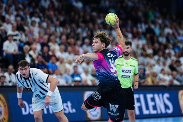 7 Meter Wurf Tor Lion Zacharias (HSG Wetzlar, 50) GER, THW Kiel vs. HSG Wetzlar, Handball, 1. Bundesliga, Spieltag 2, Saison 2025 2026, 03.09.2025 GER, THW Kiel vs. HSG Wetzlar, Handball, 1. Bundesliga, Spieltag 2, Saison 2025 2026, 03.09.2025 Kiel Copyright: xEibner-Pressefoto MarcelxvonxFehrnx EP_MFN