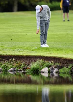 2025 Amgen Irish Open, The K Club, Kildare 4 9 2025 Rory McIlroy takes a drop after his ball went in the water on the 15th Rory McIlroy takes a drop after his ball went in the water on the 15th 4 9 2025  Copyright: x INPHO BryanxKeanex INP_5199