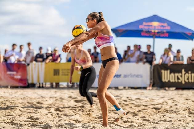 Beachvolleyball I Deutsche Meisterschaften 2025 I Timmendorfer Strand I Tag 1 I 04.09.2025 Rika Dieckmann (DJK Tusa 06 Düsseldorf Eintracht Spontent) baggert Timmendorfer Strand Schleswig-Holstein Deutschland Copyright: xLobeca JasperxLorenzx