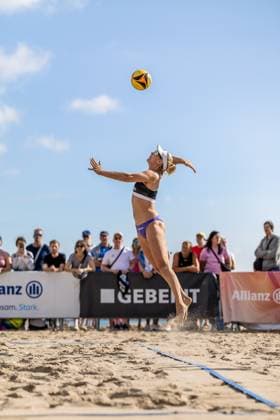 Beachvolleyball I Deutsche Meisterschaften 2025 I Timmendorfer Strand I Tag 1 I 04.09.2025 Aufschlag Karla Borger (Eintracht Spontent) Timmendorfer Strand Schleswig-Holstein Deutschland Copyright: xLobeca JasperxLorenzx