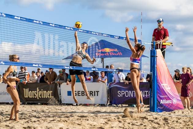 Beachvolleyball I Deutsche Meisterschaften 2025 I Timmendorfer Strand I Tag 1 I 04.09.2025 Angriff Janne Uhl (Eintracht Spontent), im Block Rika Dieckmann (DJK Tusa 06 Düsseldorf Eintracht Spontent) Timmendorfer Strand Schleswig-Holstein Deutschland Copyright: xLobeca JasperxLorenzx