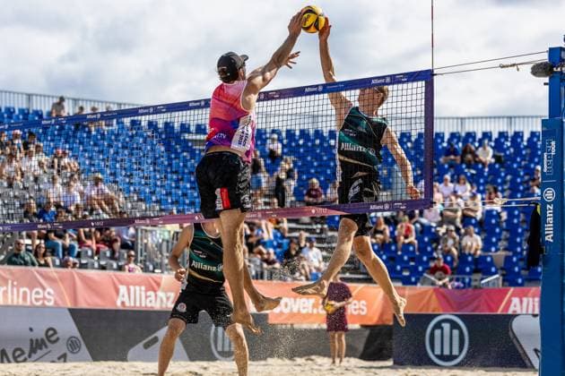 Beachvolleyball I Deutsche Meisterschaften 2025 I Timmendorfer Strand I Tag 1 I 04.09.2025 Drückduell zwischen Tristan Fröbel (Sonne im Paradies e.V.) und Jonas Reinhardt (Beach Verein Mainz e.V.) Timmendorfer Strand Schleswig-Holstein Deutschland Copyright: xLobeca JasperxLorenzx