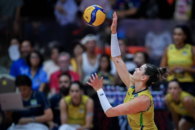 Brazil v France - FIVB Women’s World Volleyball Championship BANGKOK, THAILAND - SEPTEMBER 4: Rosamaria Montibeller (7) of Brazil in action during FIVB Women’s World Volleyball Championship quarter final match between Brazil and France at Huamark Indoor Stadium in Bangkok, Thailand, on September 4, 2025. Mustafa Hatipoglu Anadolu Bangkok Thailand. Editorial use only. Please get in touch for any other usage.  Copyright: x2025xAnadoluxMustafaxHatipoglux