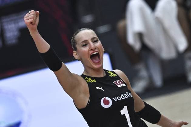USA v Turkiye - FIVB Women’s World Volleyball Championship BANGKOK, THAILAND - SEPTEMBER 4: Gizem Orge (1) of Turkiye in action during the FIVB Women’s World Volleyball Championship quarter final match between USA and Turkiye at Huamark Indoor Stadium in Bangkok, Thailand, on September 4, 2025. Mustafa Hatipoglu Anadolu Banghok Thailand. Editorial use only. Please get in touch for any other usage.  Copyright: x2025xAnadoluxMustafaxHatipoglux
