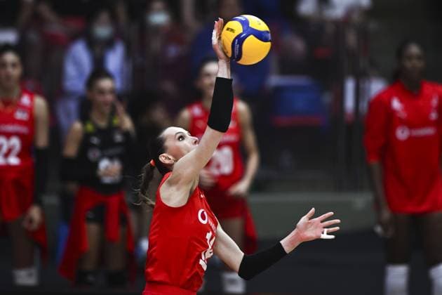 USA v Turkiye - FIVB Women’s World Volleyball Championship BANGKOK, THAILAND - SEPTEMBER 4: Eda Erdem Dundar (14) of Turkiye in action during the FIVB Women’s World Volleyball Championship quarter final match between USA and Turkiye at Huamark Indoor Stadium in Bangkok, Thailand, on September 4, 2025. Mustafa Hatipoglu Anadolu Banghok Thailand. Editorial use only. Please get in touch for any other usage.  Copyright: x2025xAnadoluxMustafaxHatipoglux