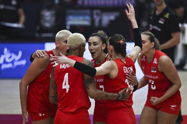 USA v Turkiye - FIVB Women’s World Volleyball Championship BANGKOK, THAILAND - SEPTEMBER 4: Players of Turkiye celebrate after scoring a point during the FIVB Women’s World Volleyball Championship quarter final match between USA and Turkiye at Huamark Indoor Stadium in Bangkok, Thailand, on September 4, 2025. Mustafa Hatipoglu Anadolu Banghok Thailand. Editorial use only. Please get in touch for any other usage.  Copyright: x2025xAnadoluxMustafaxHatipoglux