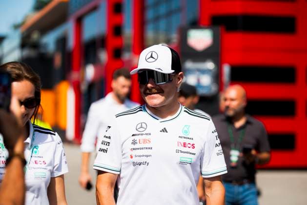 Formula 1 Pirelli Gran Premio d’Italia 2025 Dan Schiumarini OVERTAKE MAXPPP - Monza 04 09 2025 BOTTAS Valtteri (fin), Mercedes-AMG Petronas Formula One Team reserve driver, portrait at the Formula 1 Pirelli Gran Premio d’Italia 2025, the 16th round of the 2025 FIA Formula 1 World Championship, WM, Weltmeisterschaft at Autodromo Nazionale Monza in Monza, Italy, from 04 to 07 September 2025 Monza Italy  Copyright: xOVERTAKE MAXPPPxDanxSchiumarinix OVT202509048006 OVT202509048006