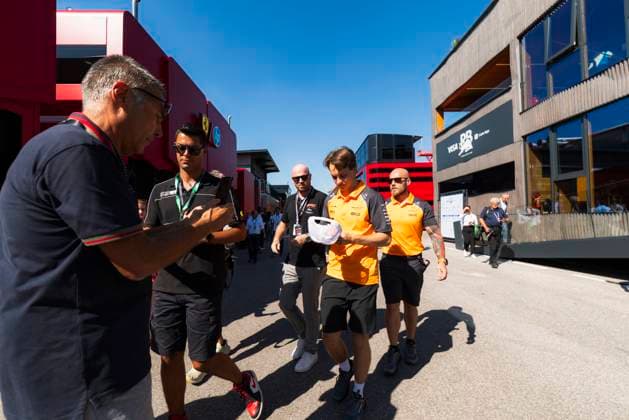Formula 1 Pirelli Gran Premio d’Italia 2025 Dan Schiumarini OVERTAKE MAXPPP - Monza 04 09 2025 81 PIASTRI Oscar (aus), McLaren F1 Team, portrait at the Formula 1 Pirelli Gran Premio d’Italia 2025, the 16th round of the 2025 FIA Formula 1 World Championship, WM, Weltmeisterschaft at Autodromo Nazionale Monza in Monza, Italy, from 04 to 07 September 2025 Monza Italy  Copyright: xOVERTAKE MAXPPPxDanxSchiumarinix OVT202509048019 OVT202509048019