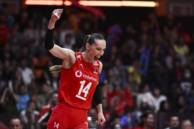 USA v Turkiye - FIVB Women’s World Volleyball Championship BANGKOK, THAILAND - SEPTEMBER 4: Turkiye’s Eda Erdem Dundar (14) celebrates after scoring during the FIVB Women’s Volleyball World Championship, WM, Weltmeisterschaft quarterfinal match between Turkiye and the United States at Huamark Indoor Stadium in Bangkok, Thailand, on September 4, 2025. Mustafa Hatipoglu Anadolu Banghok Thailand. Editorial use only. Please get in touch for any other usage.  Copyright: x2025xAnadoluxMustafaxHatipoglux