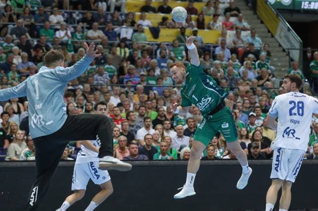04.09.2025, xtgx, Handball, Daikin HBL, SC DHfK Leipzig - TBV Lemgo Lippe v.l. Tomas Pircoh (Leipzig) wirft Tor, Torschuetze, erzielt Tor, Treffer, scores the goal Leipzig