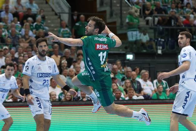 04.09.2025, xtgx, Handball, Daikin HBL, SC DHfK Leipzig - TBV Lemgo Lippe v.l. Lukas Binder (Leipzig, 11) wirft Tor, Torschuetze, erzielt Tor, Treffer, scores the goal Leipzig