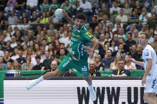 04.09.2025, xtgx, Handball, Daikin HBL, SC DHfK Leipzig - TBV Lemgo Lippe v.l. Ahmed Moustafa Khairi Nasralla (Leipzig, 17) wirft Tor, Torschuetze, erzielt Tor, Treffer, scores the goal Leipzig