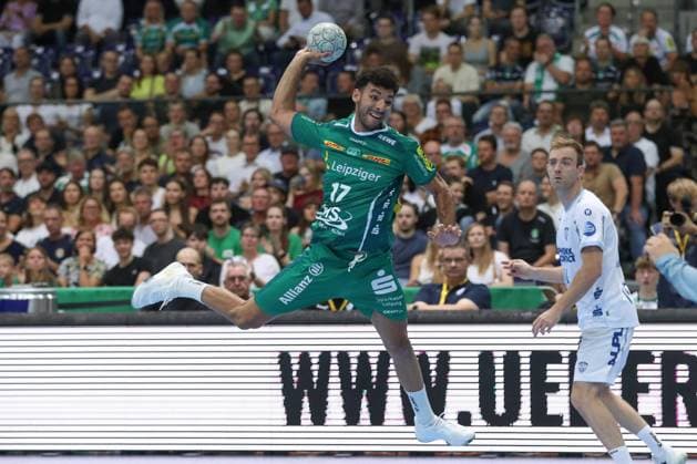 04.09.2025, xtgx, Handball, Daikin HBL, SC DHfK Leipzig - TBV Lemgo Lippe v.l. Ahmed Moustafa Khairi Nasralla (Leipzig, 17) wirft Tor, Torschuetze, erzielt Tor, Treffer, scores the goal Leipzig