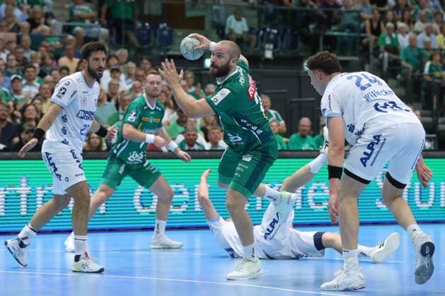 04.09.2025, xtgx, Handball, Daikin HBL, SC DHfK Leipzig - TBV Lemgo Lippe v.l. Moritz Preuss (Leipzig, 24) wirft Tor, Torschuetze, erzielt Tor, Treffer, scores the goal Leipzig