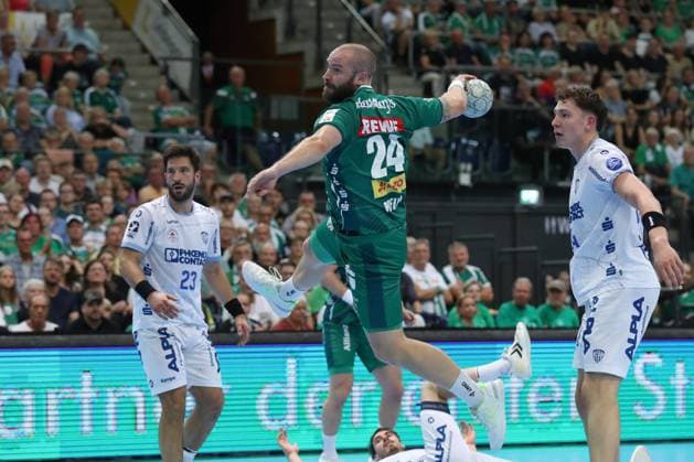 04.09.2025, xtgx, Handball, Daikin HBL, SC DHfK Leipzig - TBV Lemgo Lippe v.l. Moritz Preuss (Leipzig, 24) wirft Tor, Torschuetze, erzielt Tor, Treffer, scores the goal Leipzig