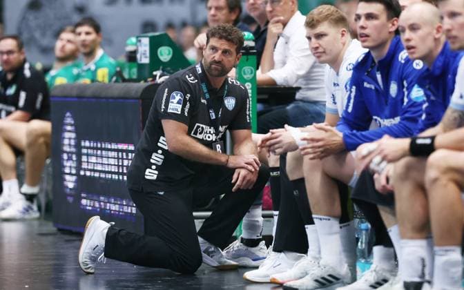 Leipzig, 04.09.2025, Arena Leipzig, Handball, Bundesliga, 2.Spieltag , SC DHfK Leipzig vs. TBV Lemgo , Im Bild; Trainer Florian Kehrmann, TBV Lemgo. , Nur zur redaktionellen Nutzung. Only editorial use. , DHB HBL regulations prohibit any use of photographs as image sequences and or quasi-video. ,