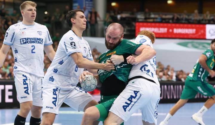 Leipzig, 04.09.2025, Arena Leipzig, Handball, Bundesliga, 2.Spieltag , SC DHfK Leipzig vs. TBV Lemgo , Im Bild von links; Lukas Hutecek ( 2, Lemgo), Frederik Simak ( 8, Lemgo), Moritz Preuss (24, Leipzig), Nicolai Theilinger ( 3, Lemgo). , Nur zur redaktionellen Nutzung. Only editorial use. , DHB HBL regulations prohibit any use of photographs as image sequences and or quasi-video. ,