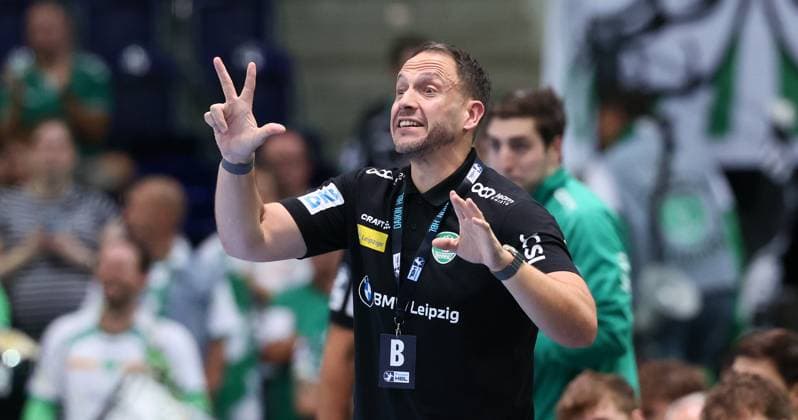 Leipzig, 04.09.2025, Arena Leipzig, Handball, Bundesliga, 2.Spieltag , SC DHfK Leipzig vs. TBV Lemgo , Im Bild; Trainer Raul Alonso, DHfK Leipzig. , Nur zur redaktionellen Nutzung. Only editorial use. , DHB HBL regulations prohibit any use of photographs as image sequences and or quasi-video. ,