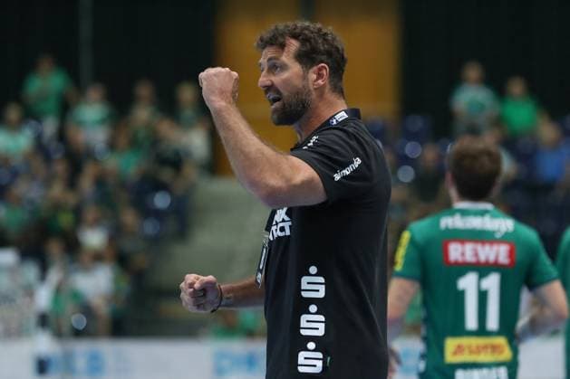 04.09.2025, xtgx, Handball, Daikin HBL, SC DHfK Leipzig - TBV Lemgo Lippe v.l. Florian Kehrmann (Lemgo, Trainer) Jubel, Torjubel, jubelt ueber das Tor, celebrate the goal, celebration Leipzig