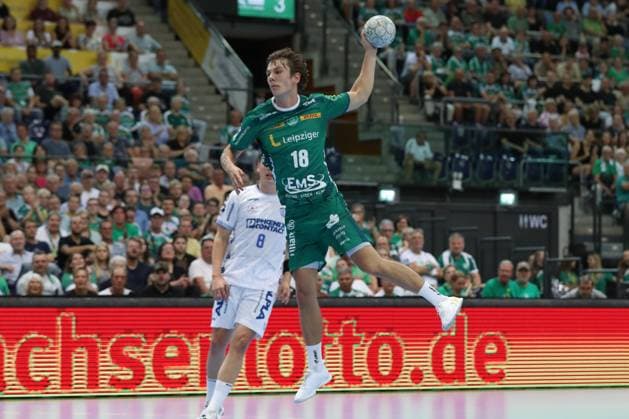 04.09.2025, xtgx, Handball, Daikin HBL, SC DHfK Leipzig - TBV Lemgo Lippe v.l. Staffan Peter (Leipzig, 18) wirft Tor, Torschuetze, erzielt Tor, Treffer, scores the goal Leipzig