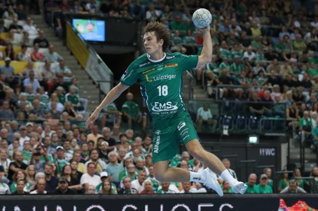 04.09.2025, xtgx, Handball, Daikin HBL, SC DHfK Leipzig - TBV Lemgo Lippe v.l. Staffan Peter (Leipzig, 18) wirft Tor, Torschuetze, erzielt Tor, Treffer, scores the goal Leipzig