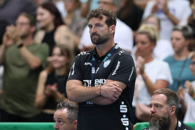 04.09.2025, xtgx, Handball, Daikin HBL, SC DHfK Leipzig - TBV Lemgo Lippe v.l. Florian Kehrmann (Lemgo, Trainer) Leipzig