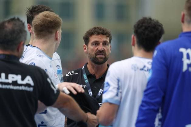 04.09.2025, xtgx, Handball, Daikin HBL, SC DHfK Leipzig - TBV Lemgo Lippe v.l. Florian Kehrmann (Lemgo, Trainer) Leipzig