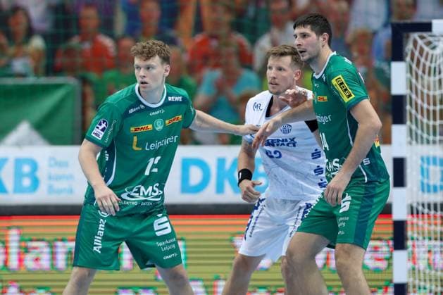 04.09.2025, xtgx, Handball, Daikin HBL, SC DHfK Leipzig - TBV Lemgo Lippe v.l. Tim Hertzfeld (Leipzig, 72), Adam Nyfjaell (Lemgo, 22), Marko Mamic (Leipzig, 14) Zweikampf, Duell, Kampf, tackle Leipzig