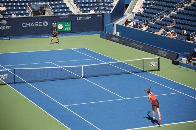 RECORD DATE NOT STATED Us open tennis 2025. (spo) julia stusek vs hannah klugman tennis, grand slam, us open, girls, quarterfinals. September 4, 2025, new york, usa : hannah klugman (in red) defeats julia stusek (in black,) 6-3; 6-2 in the us open, girls, quarterfinals at louis armstrong stadium and classifies for the semi finals of the 145th us open, which is one of four annual grand slam tennis tournaments, held in late august and early september on hard courts at the usta billie jean king national tennis center in flushing meadows, queens, new york. The tournament features men s, women s, and mixed singles and doubles championships, plus wheelchair events. It is run by the united states tennis association (usta) and is the final major tournament of the year. This 2025 tournament is celebrating the 75th anniversary of althea gibson breaking the color barrier, which is being honored with a special theme and artwork for the event. Credit: niyi fote thenews2 (Foto: Niyi Fote Thenews2 imago images) SPO Copyright: xNiyixFotex