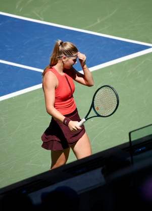Us open tennis 2025. (spo) julia stusek vs hannah klugman tennis, grand slam, us open, girls, quarterfinals. September 4, 2025, new york, usa : hannah klugman (in red) defeats julia stusek (in black,) 6-3; 6-2 in the us open, girls, quarterfinals at louis armstrong stadium and classifies for the semi finals of the 145th us open, which is one of four annual grand slam tennis tournaments, held in late august and early september on hard courts at the usta billie jean king national tennis center in flushing meadows, queens, new york. The tournament features men s, women s, and mixed singles and doubles championships, plus wheelchair events. It is run by the united states tennis association (usta) and is the final major tournament of the year. This 2025 tournament is celebrating the 75th anniversary of althea gibson breaking the color barrier, which is being honored with a special theme and artwork for the event. Credit: niyi fote thenews2 (Foto: Niyi Fote Thenews2 imago images) SPO Copyright: xNiyixFotex