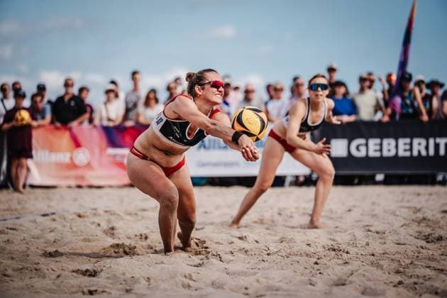 Beachvolleyball Frauen Deutsche Meisterschaften 2025 Timmendorfer Strand 04.09.2025 Annahme von Larissa Claassen Timmendorfer Strand Ahmann-Hager-Arena Schleswig-Holstein Deutschland