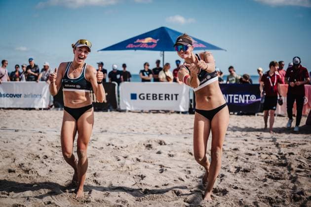 Beachvolleyball Frauen Deutsche Meisterschaften 2025 Timmendorfer Strand 04.09.2025 v.l. Melanie Paul und Lea Kunst jubeln nach dem Sieg Timmendorfer Strand Ahmann-Hager-Arena Schleswig-Holstein Deutschland