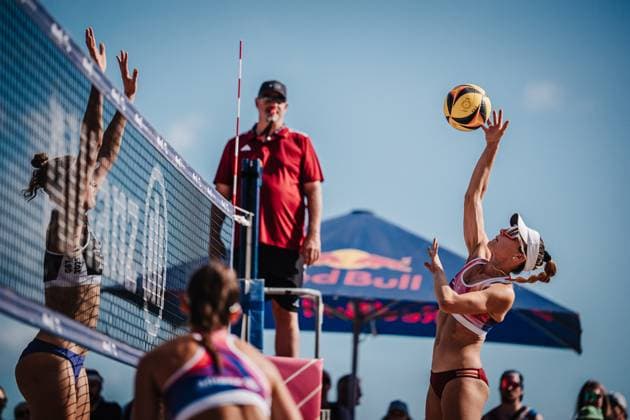 Beachvolleyball Frauen Deutsche Meisterschaften 2025 Timmendorfer Strand 04.09.2025 Maja Rosko beim Angriff Timmendorfer Strand Ahmann-Hager-Arena Schleswig-Holstein Deutschland