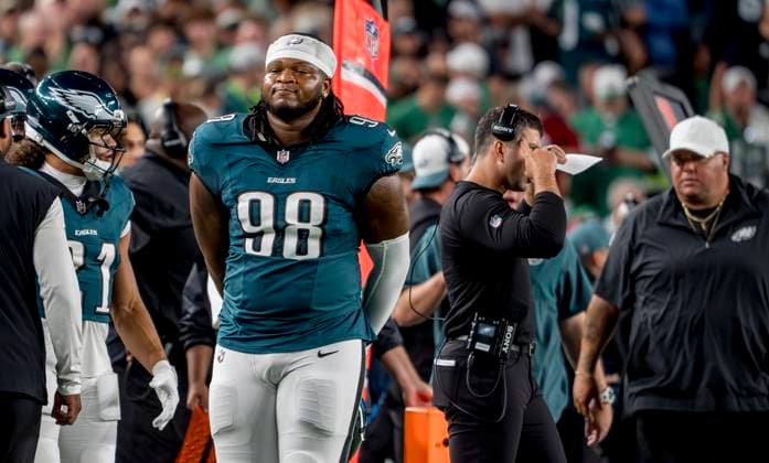 September 4, 2025, Philadelphia, Pa, USA: Philadelphia Eagles defensive tackle Jalen Carter (98) reacts after being ejected during the NFL, American Football Herren, USA football matchup between the Dallas Cowboys and the Philadelphia Eagles at Lincoln Financial Field in Philadelphia, Pennsylvania on September 4, 2025. Cal Media Philadelphia USA - ZUMAcs17 20250904_faf_cs17_008 Copyright: xScottxSeriox