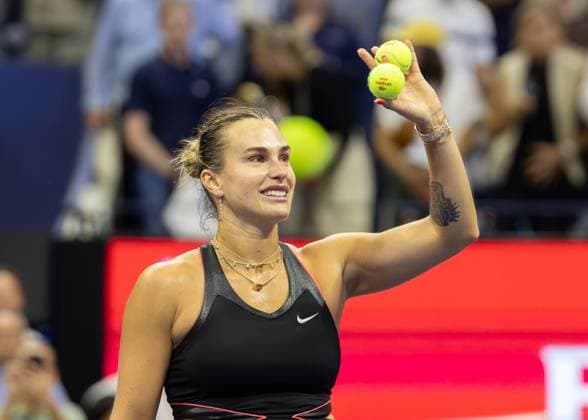 Aryna Sabalenka schlaegt Baelle auf die Tribuene, US Open Championships 2023, USTA Billie Jean King National Tennis Center, Flushing Meadows, New York, USA . Copyright: xJuergenxHasenkopfx